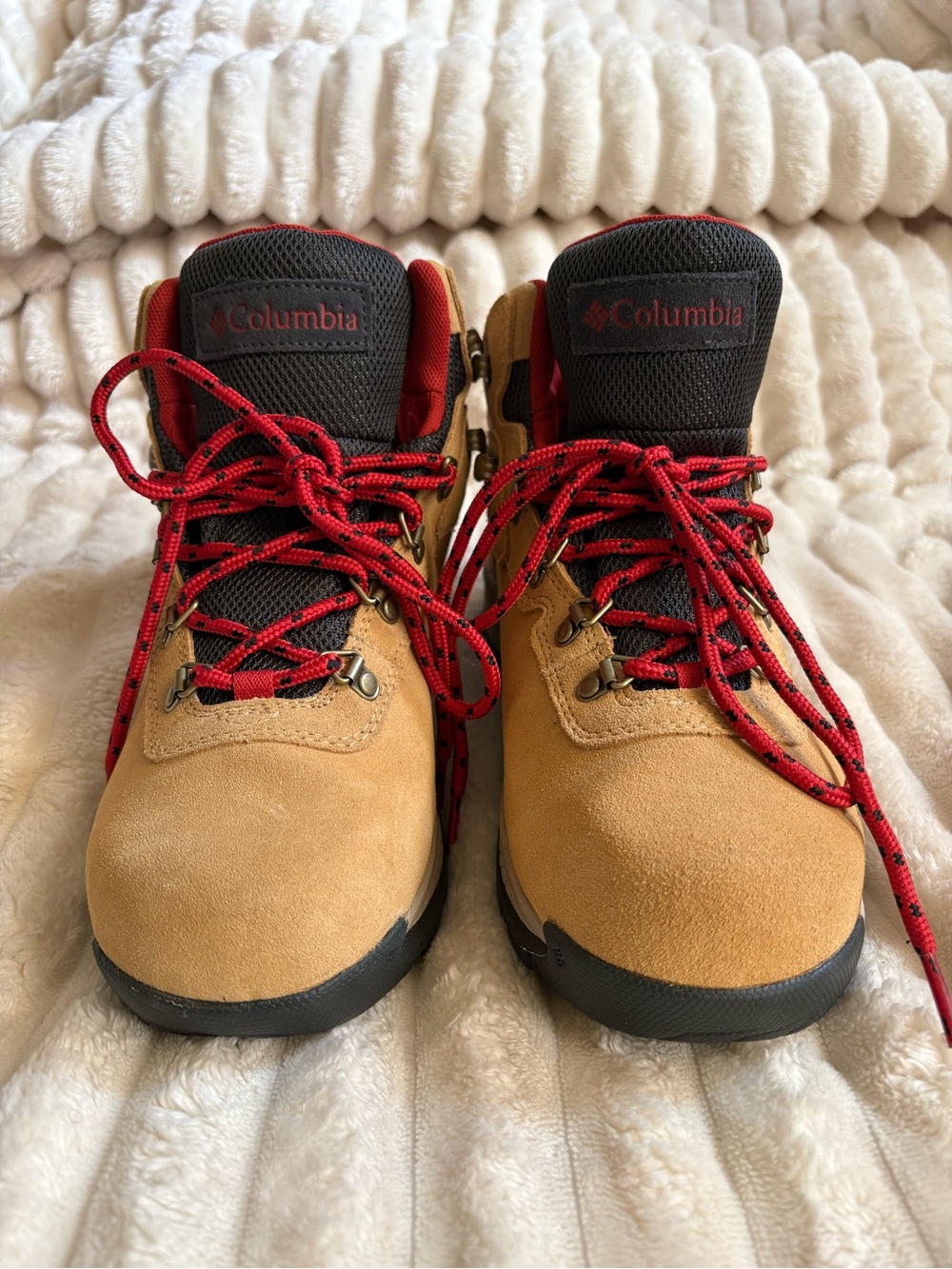 Columbia Men’s Tan Suede Hiking Boots Red Laces Black